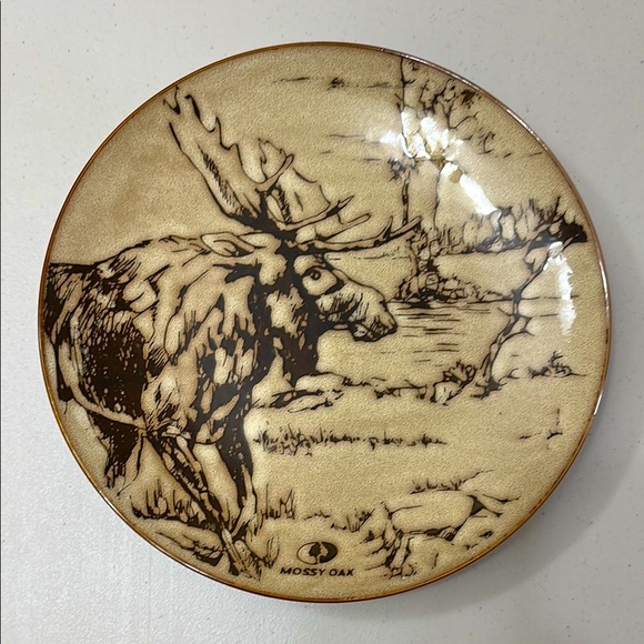 Mossy Oak Brown and Tan Moose Wildlife Dinnerware Plate - Picture 1 of 4